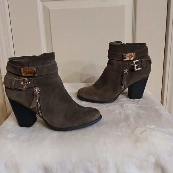 Guess Gather green suede ankle bootie with chunky black block heel size 7 - Picture 4 of 7
